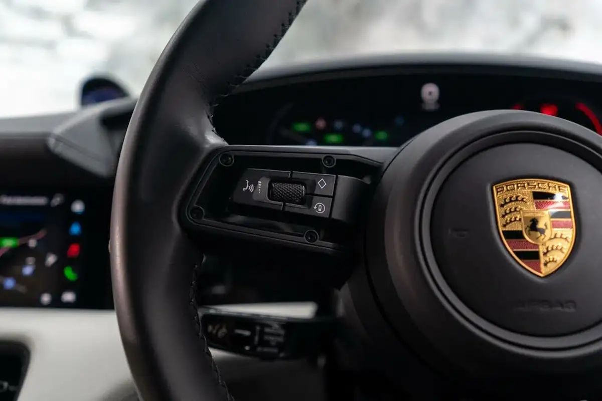 2022-porsche-taycan-e-4s-cross-turismo-big-32
