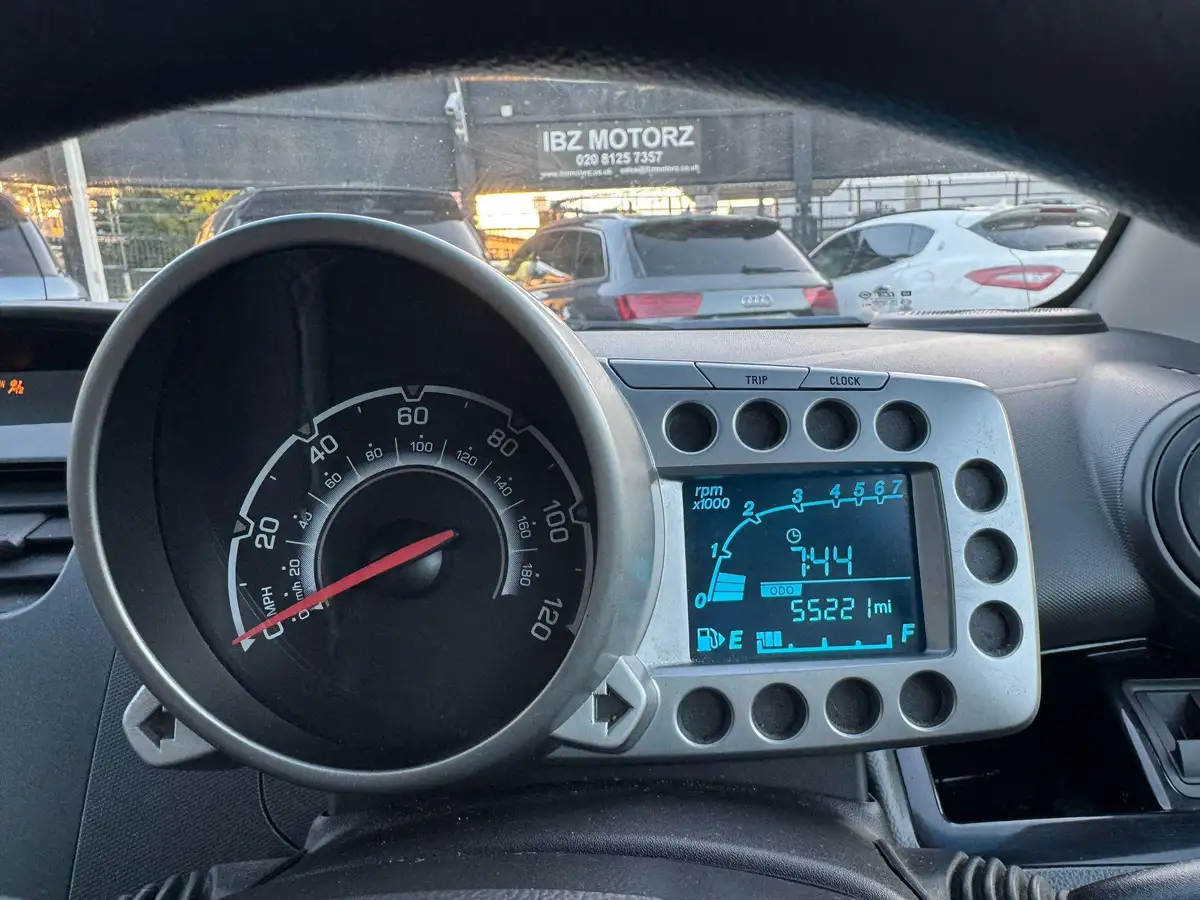 2011-chevrolet-spark-10-ls-big-47