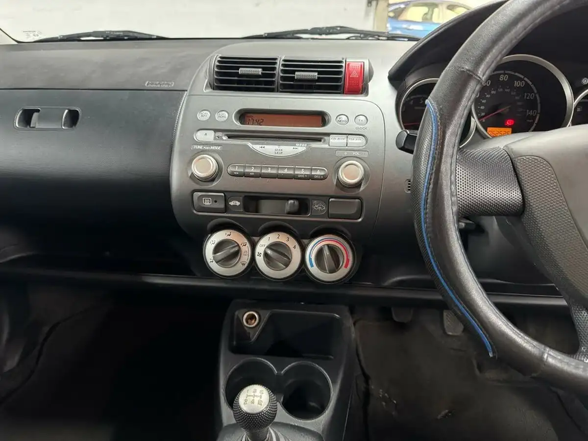 2007-honda-jazz-12-s-big-23