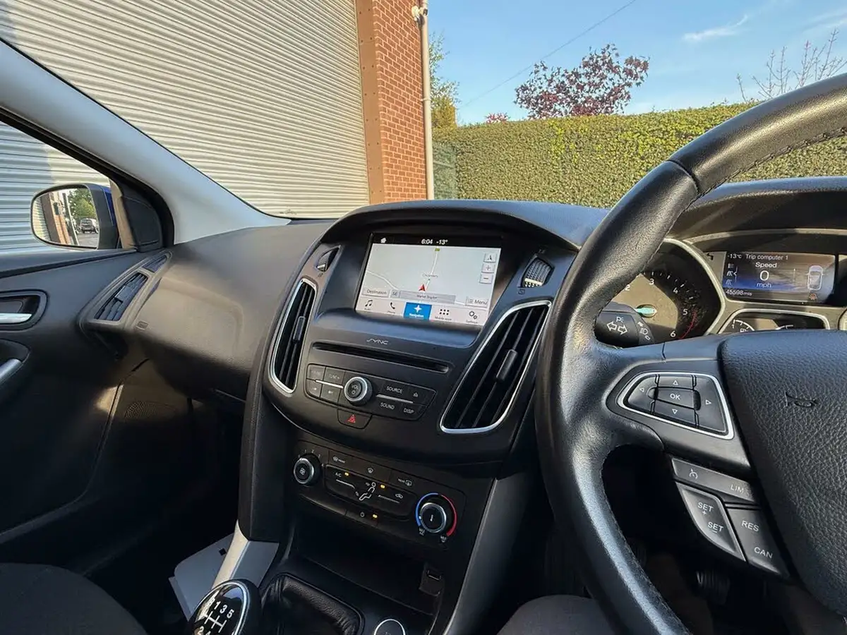 2017-ford-focus-15tdci-zetec-95ps-hatchback-big-29