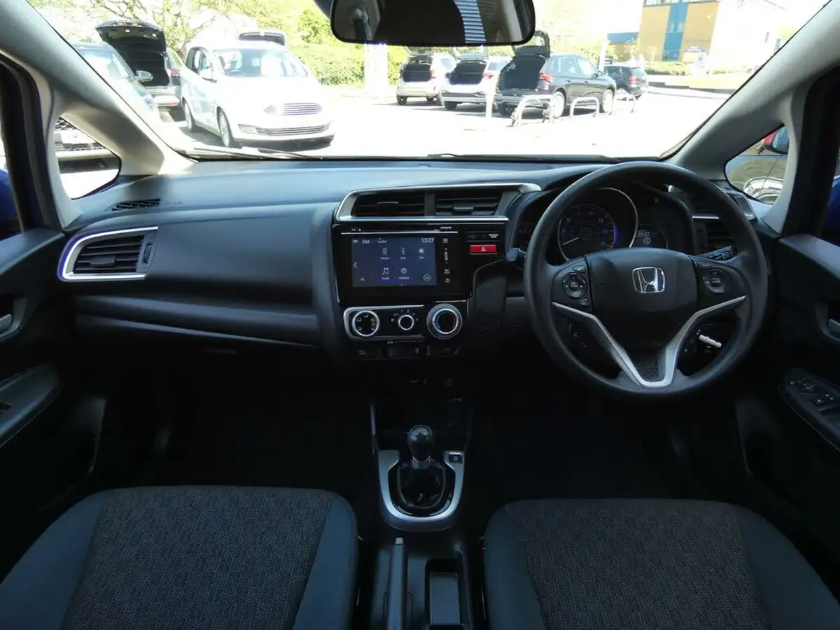 2016-honda-jazz-13-i-vtec-se-big-14