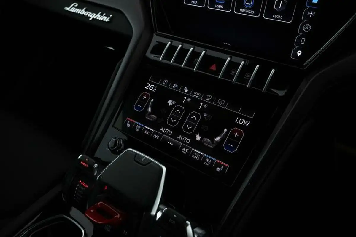 2023-lamborghini-urus-40-no-trim-big-11