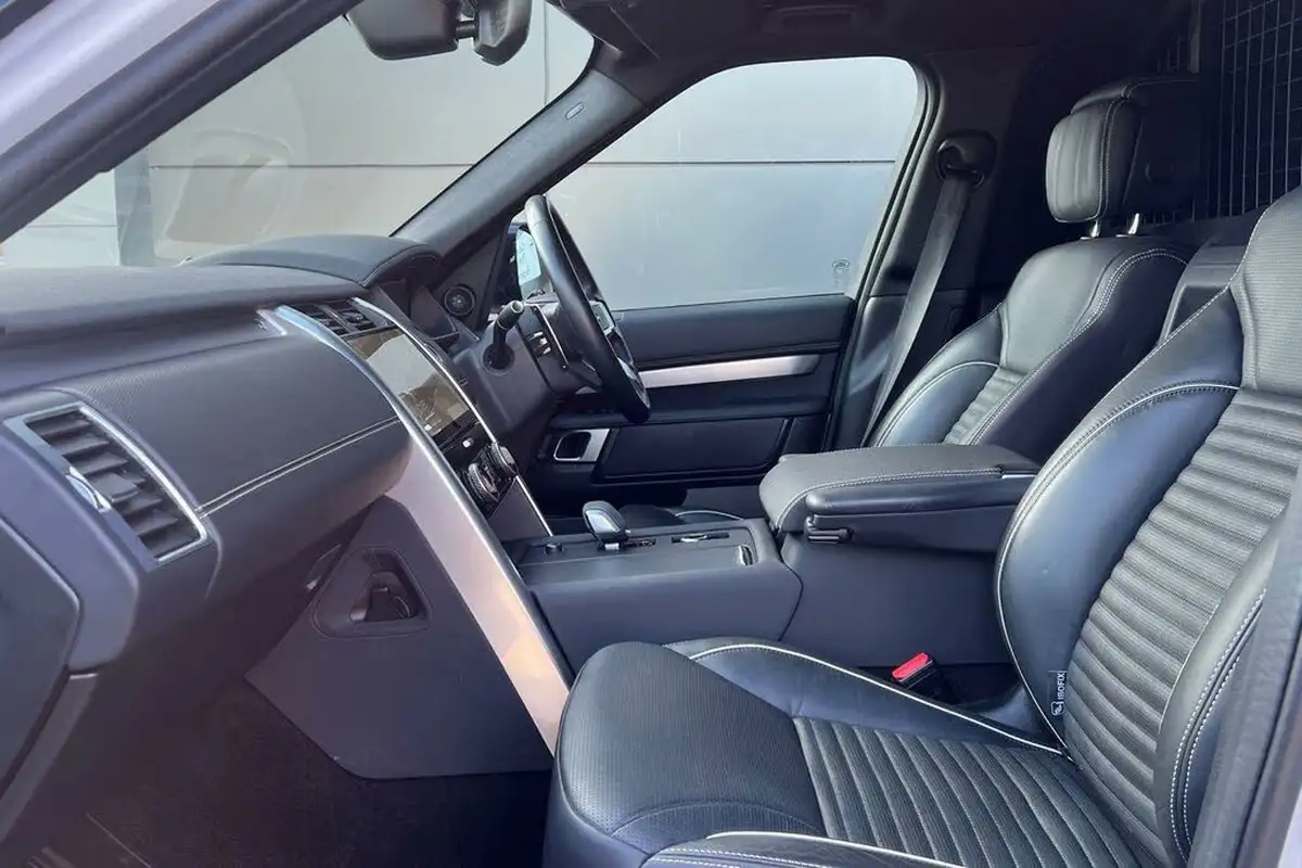 2024-land-rover-discovery-30-d300-commercial-dynamic-hse-big-34