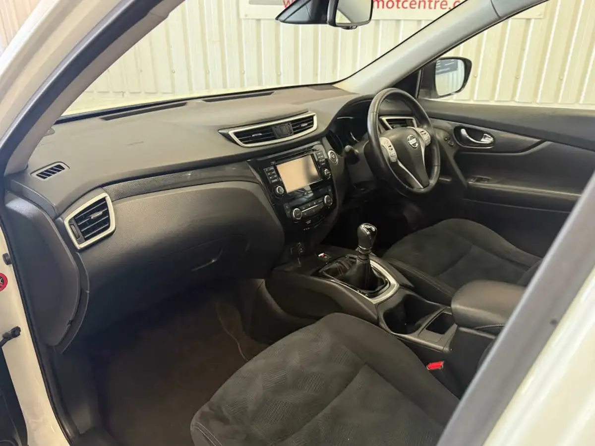 2016-nissan-x-trail-16dci-n-tec-7-seat-big-11