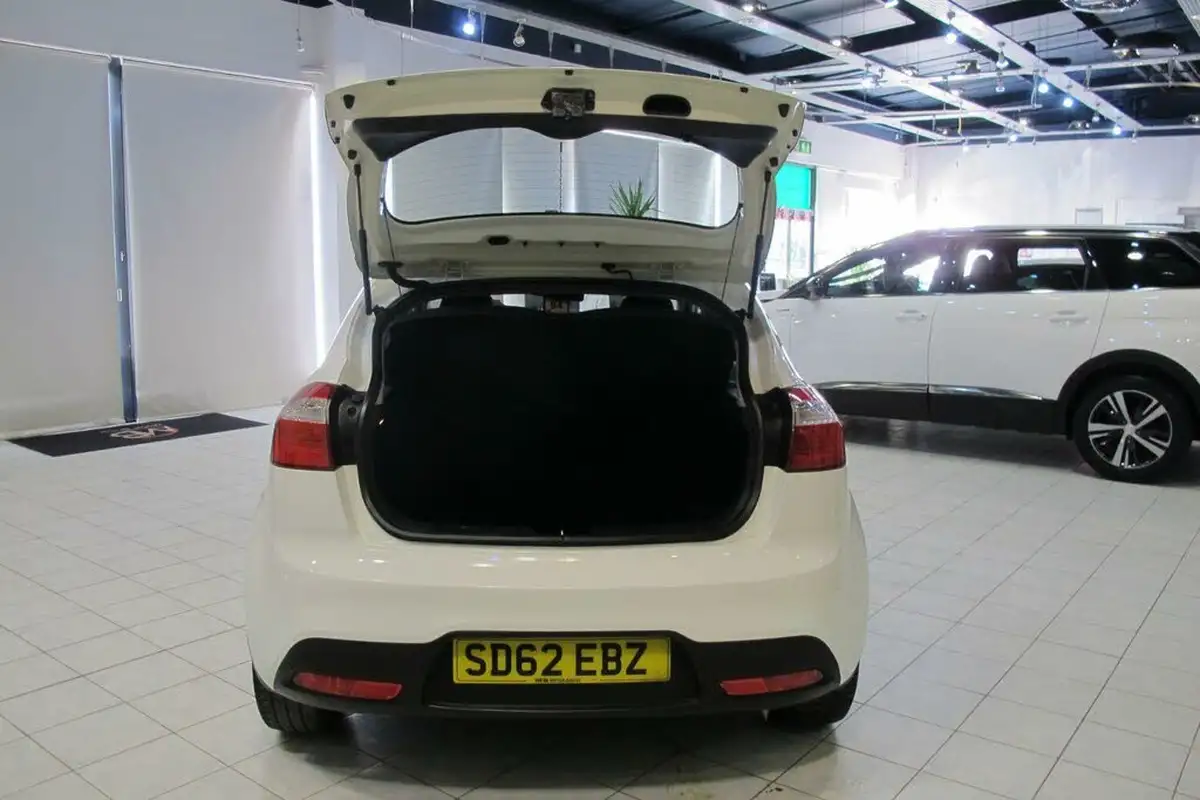 2012-kia-rio-125-2-5d-big-7
