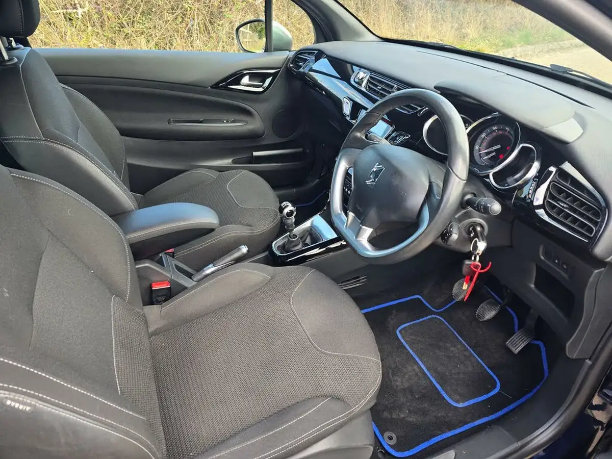 2015-citroen-ds3-12-dstyle-plus-big-30