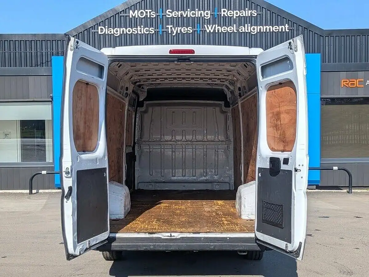 2022-peugeot-boxer-22-bluehdi-professional-435-l4-h2-big-2