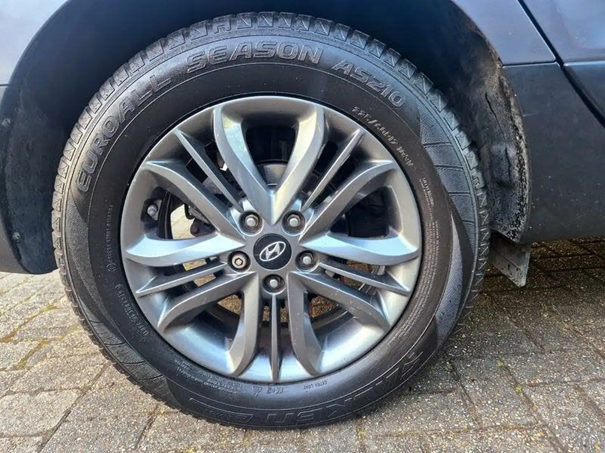 2015-hyundai-ix35-17td-se-nav-big-40