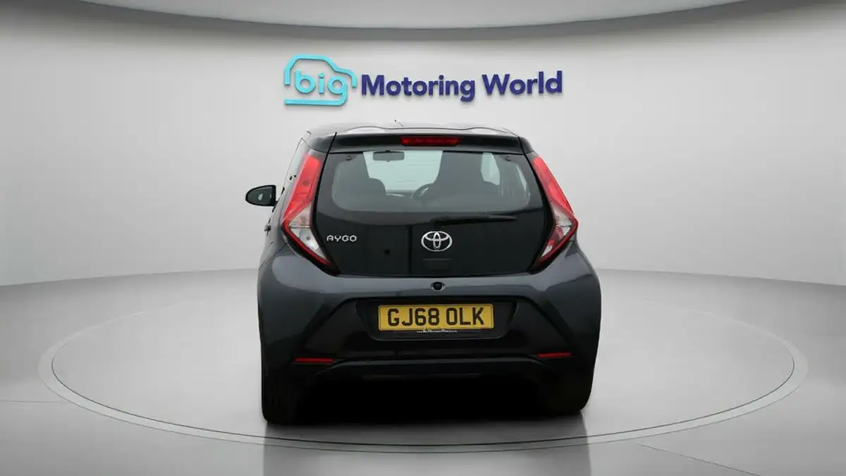 2018-toyota-aygo-10-vvt-i-x-play-71bhp-5d-big-6