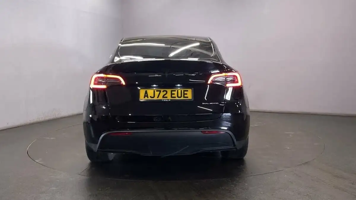 2022-tesla-model-y-e-long-range-big-6