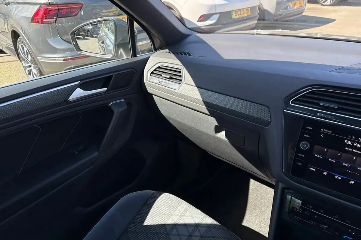 2023-volkswagen-tiguan-15-tsi-r-line-edition-big-19