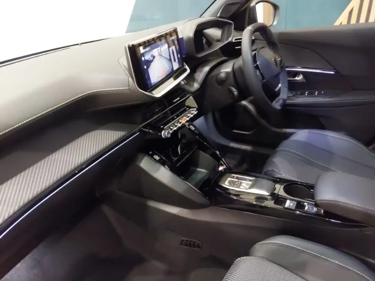 2025-peugeot-2008-suv-e-gt-136ps-50kwh-big-4