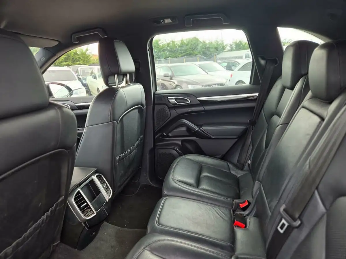 2015-porsche-cayenne-30td-big-44