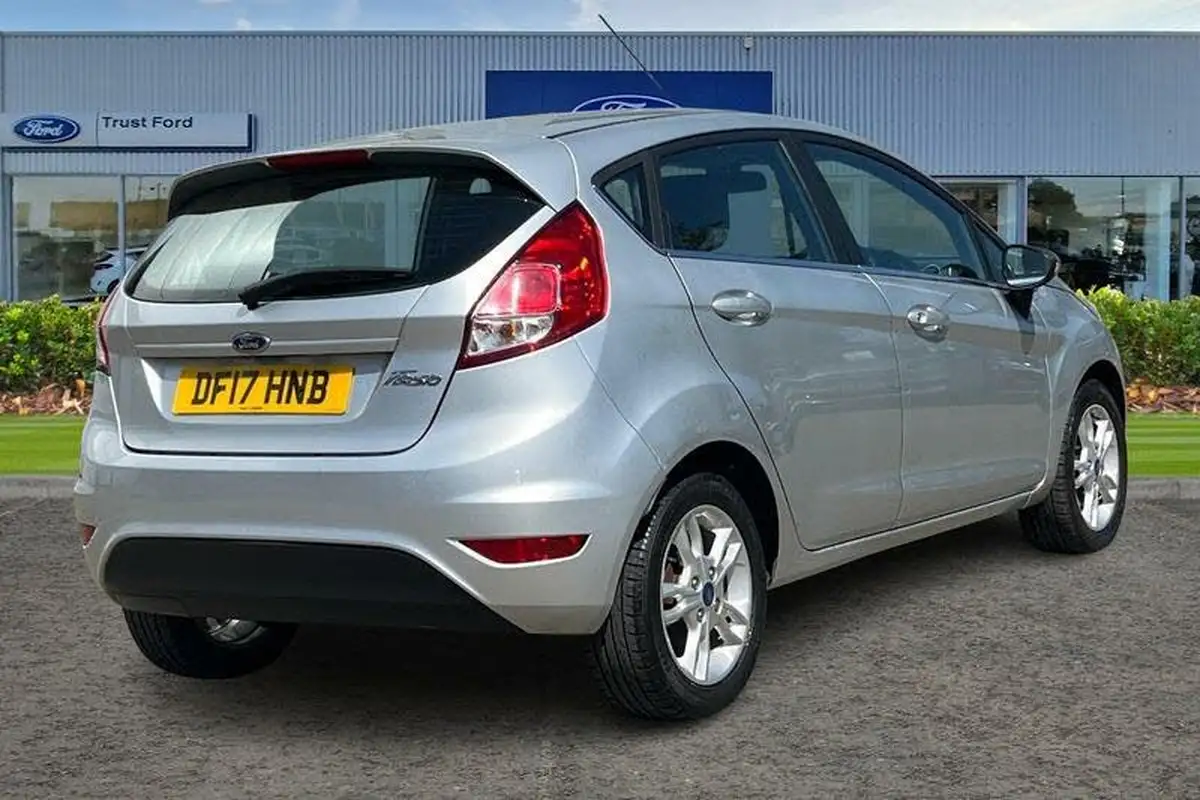 2017-ford-fiesta-125-zetec-5d-big-3