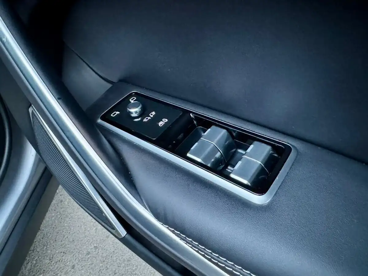 2021-jaguar-f-pace-20-p400e-hse-big-21