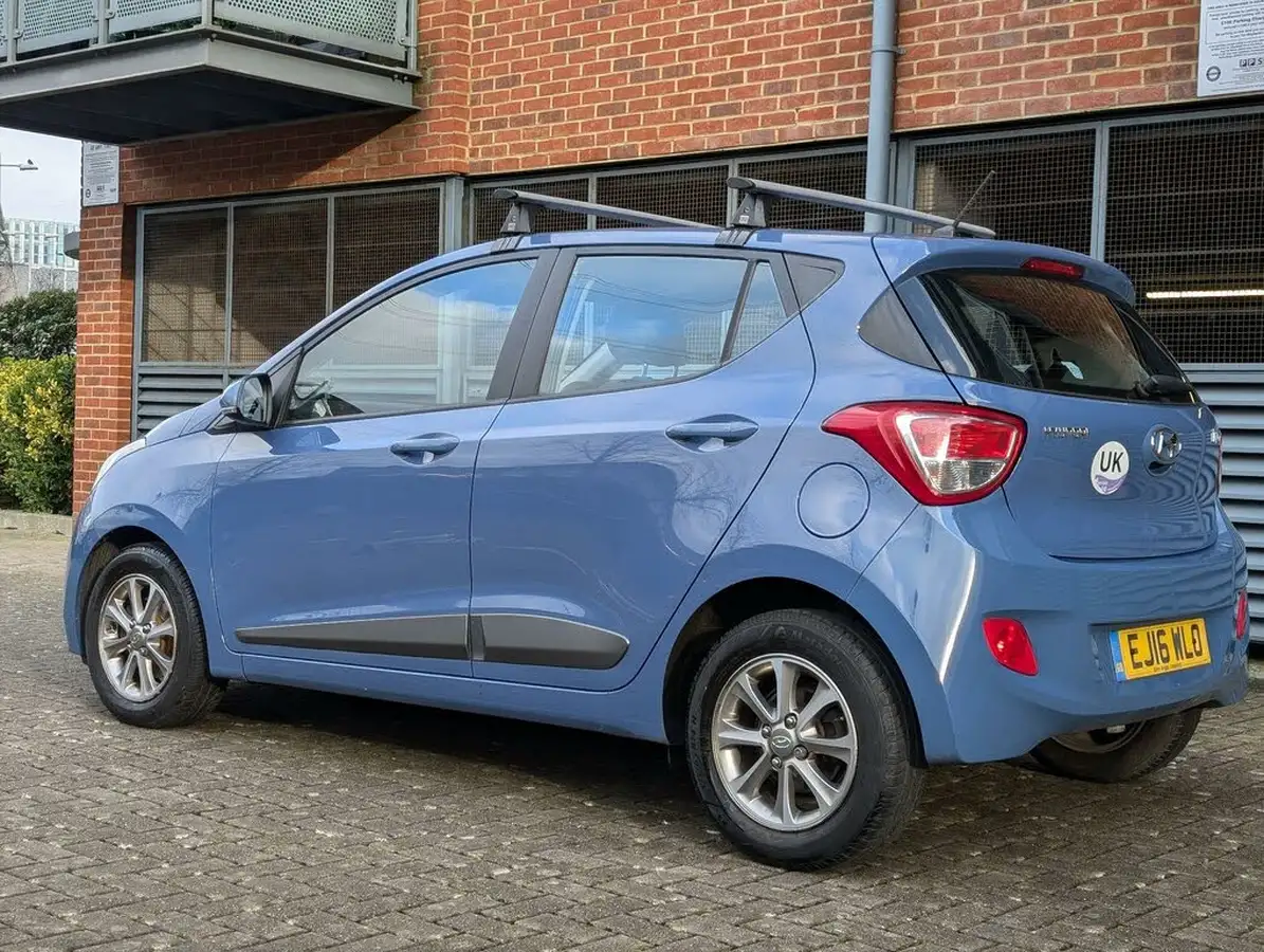 2016-hyundai-i10-12-premium-big-9