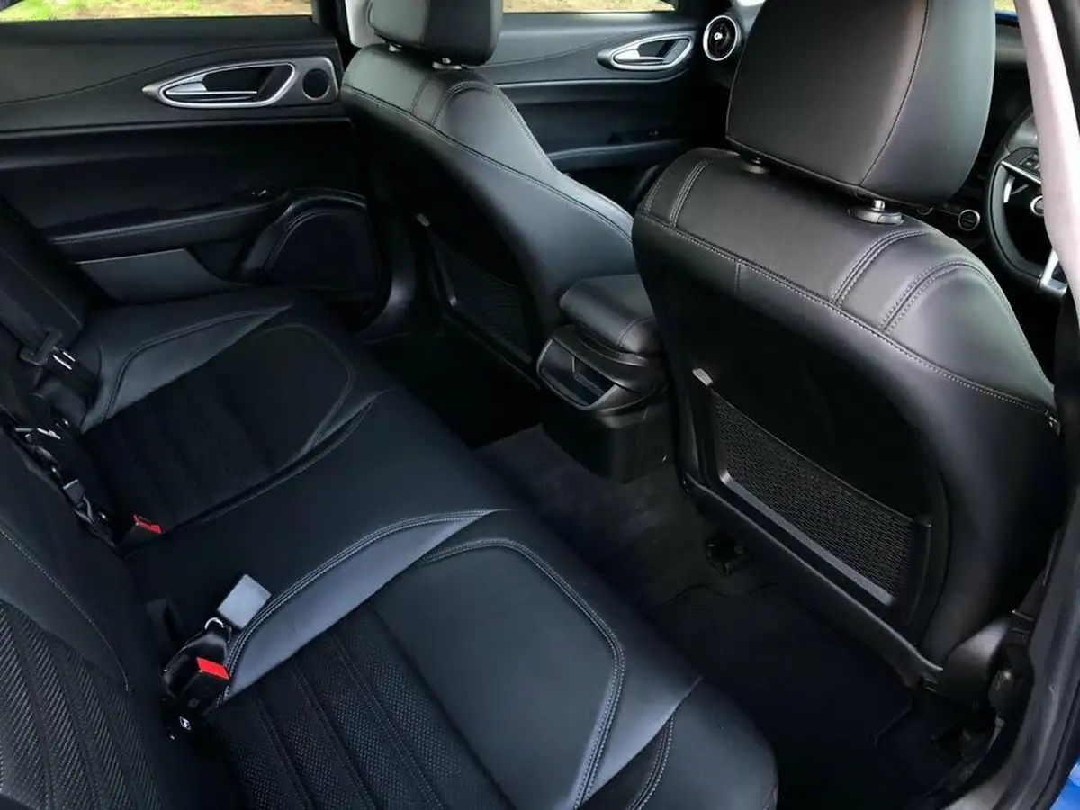 2018-alfa-romeo-giulia-20-veloce-big-8
