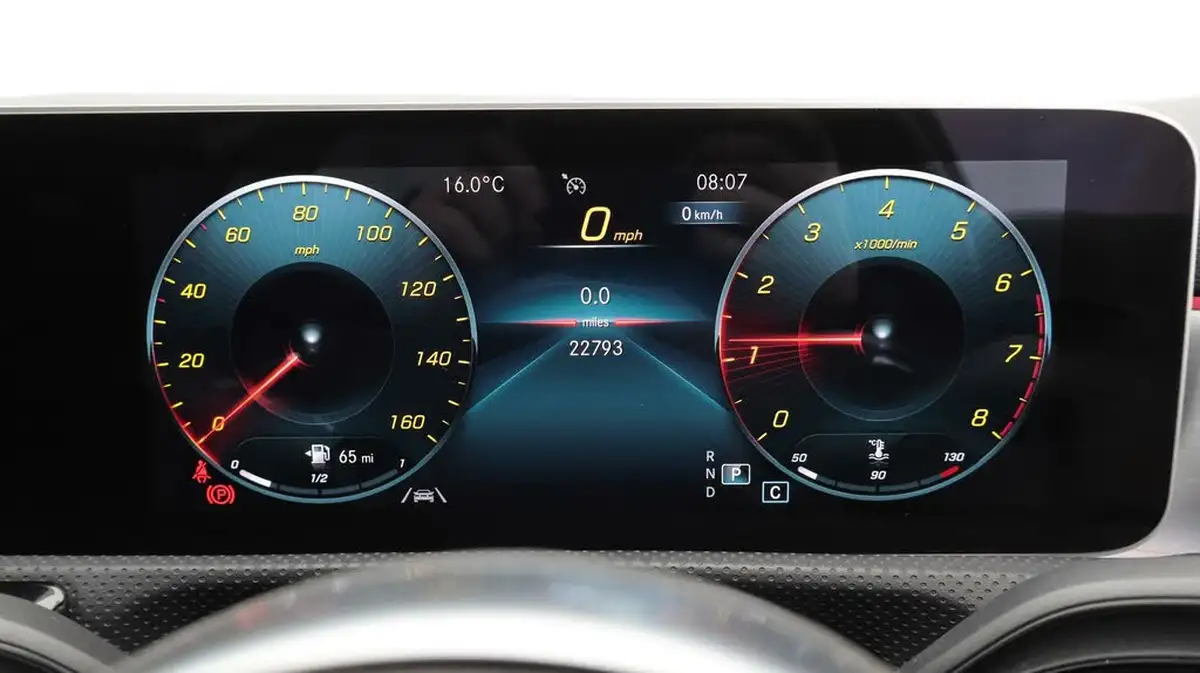 2019-mercedes-benz-cla-20-cla-220-amg-line-premium-plus-coupe-4d-big-10