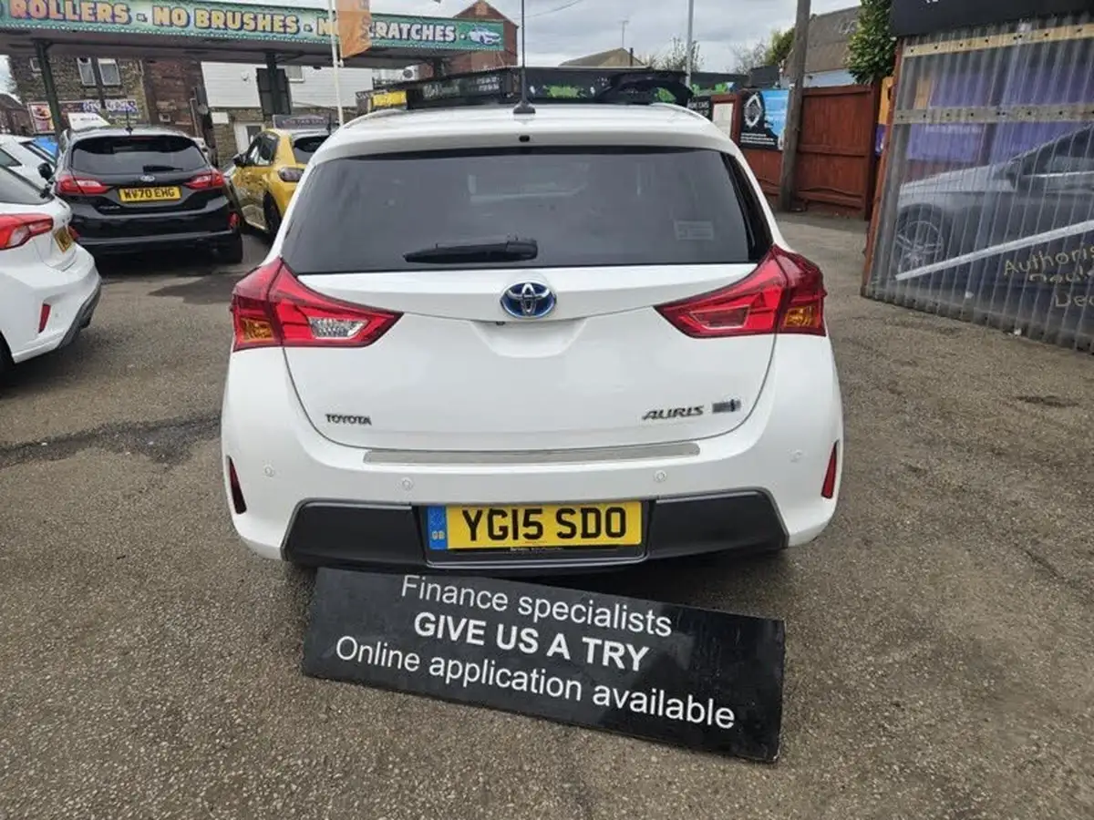 2015-toyota-auris-18-vvt-i-hsd-excel-hatchback-e-cvt-big-4