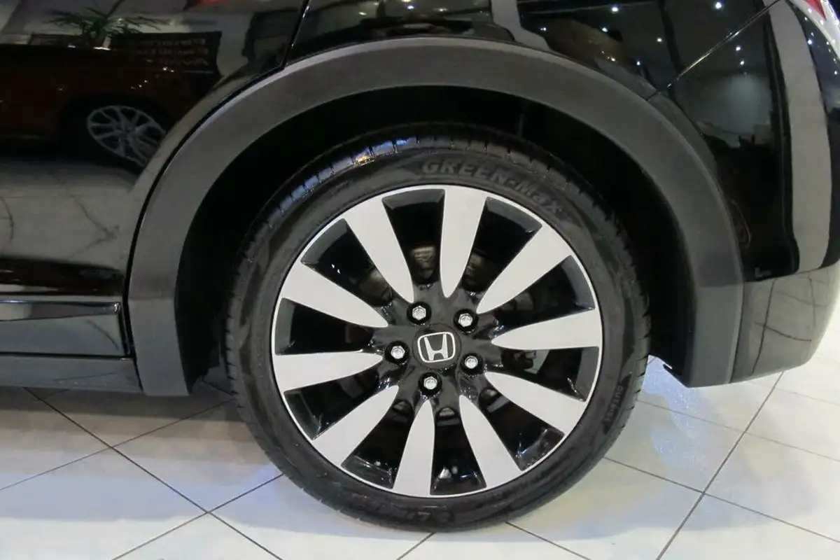 2016-honda-civic-14-i-vtec-se-plus-navi-big-37