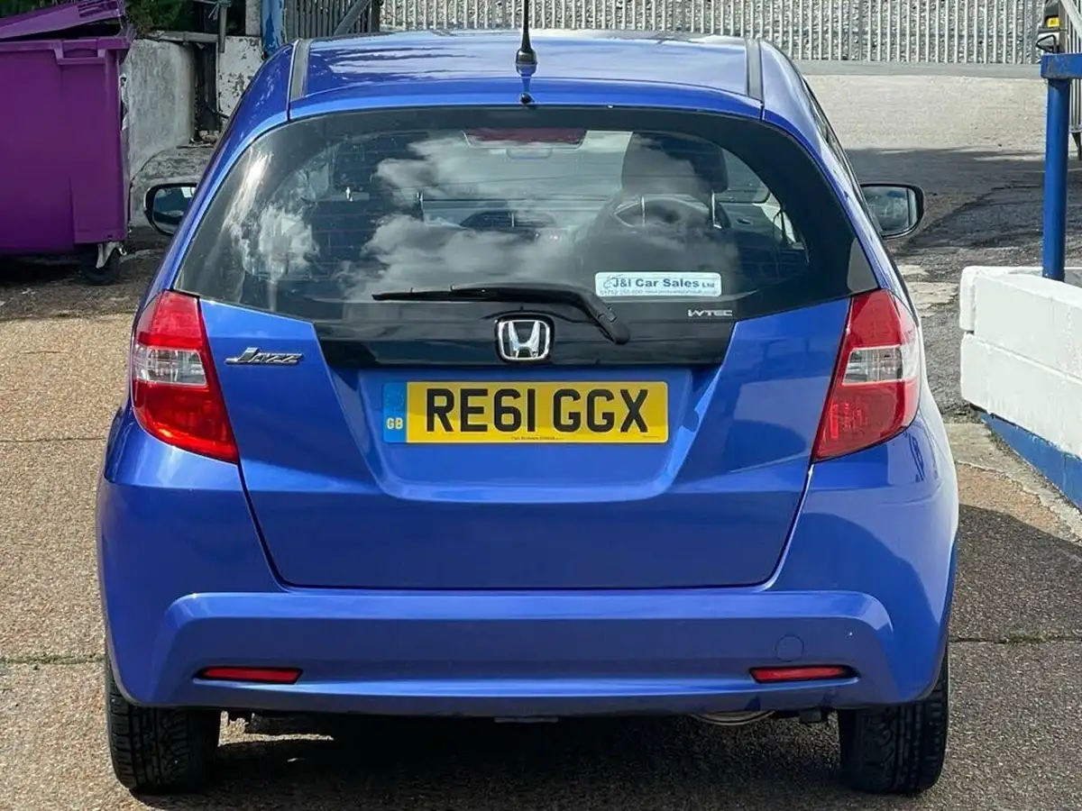 2011-honda-jazz-14-es-big-17