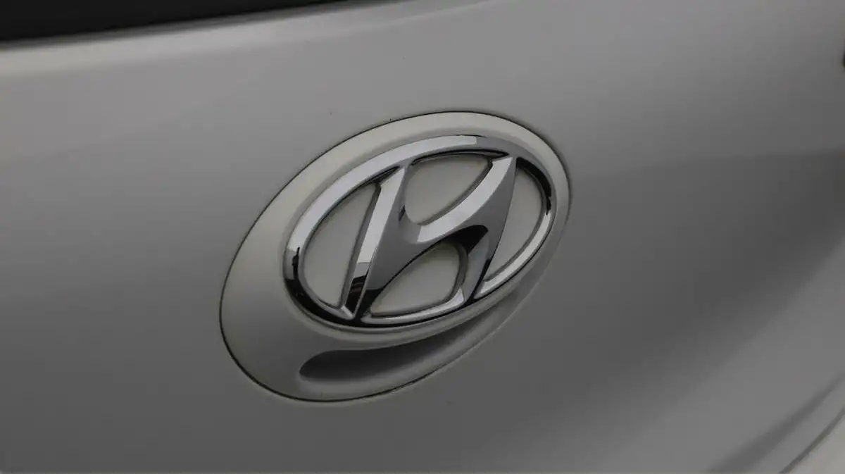 2018-hyundai-i10-10-se-67ps-big-19