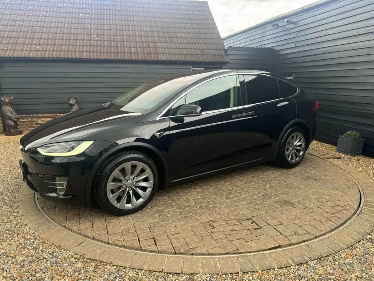 2017-tesla-model-x-e-75d-big-42