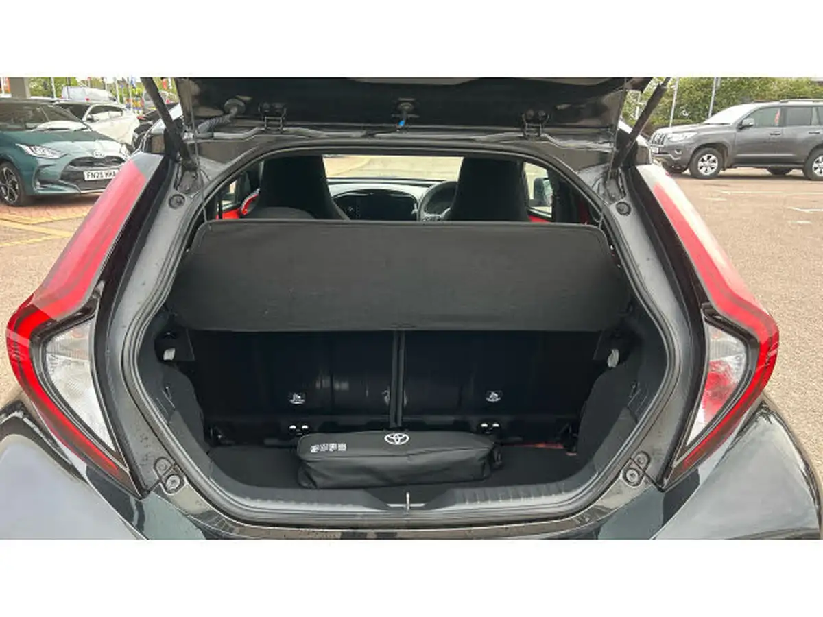2024-toyota-aygo-x-10-vvt-i-edge-big-13