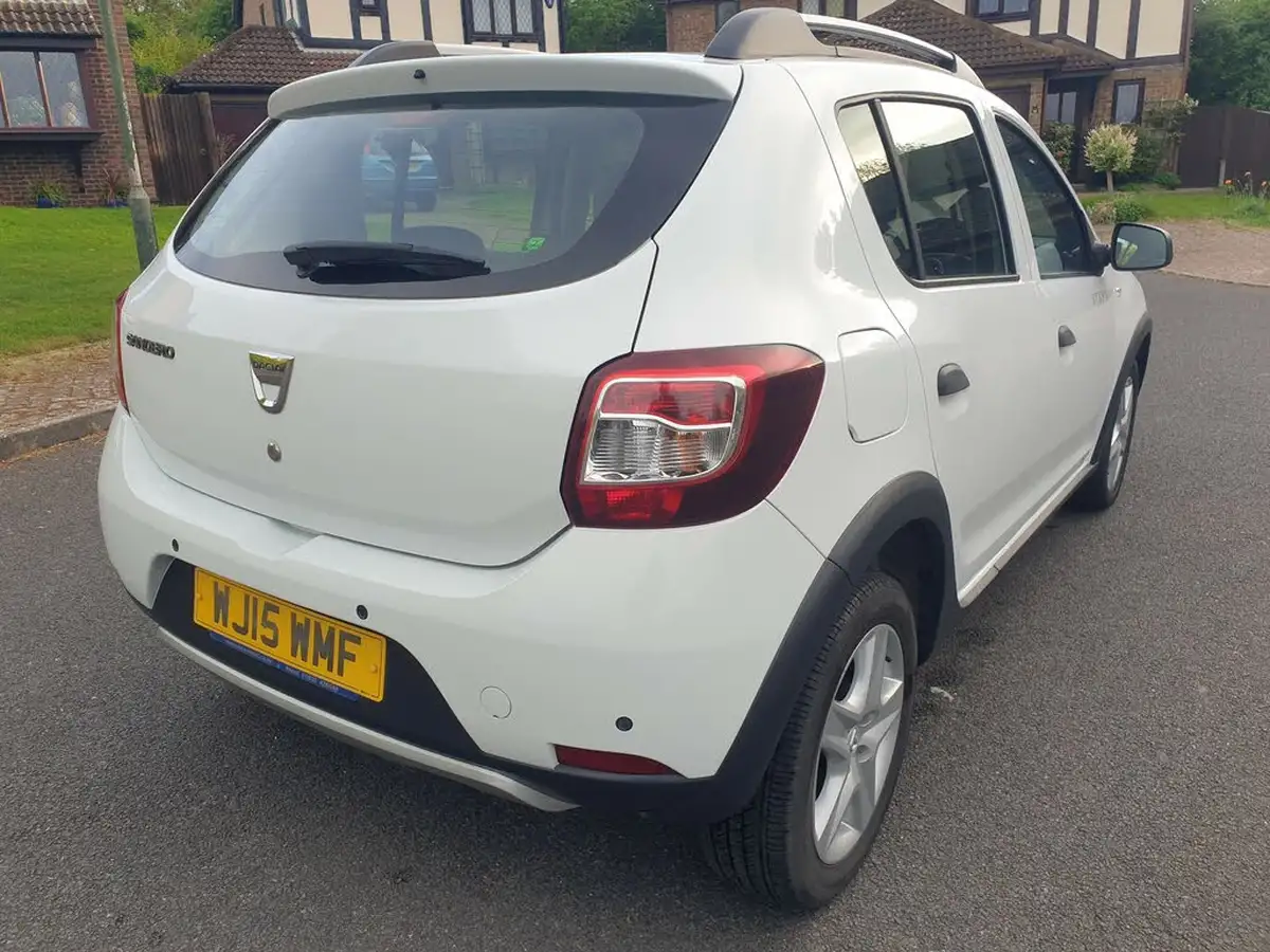 2015-dacia-sandero-stepway-15d-laureate-big-10