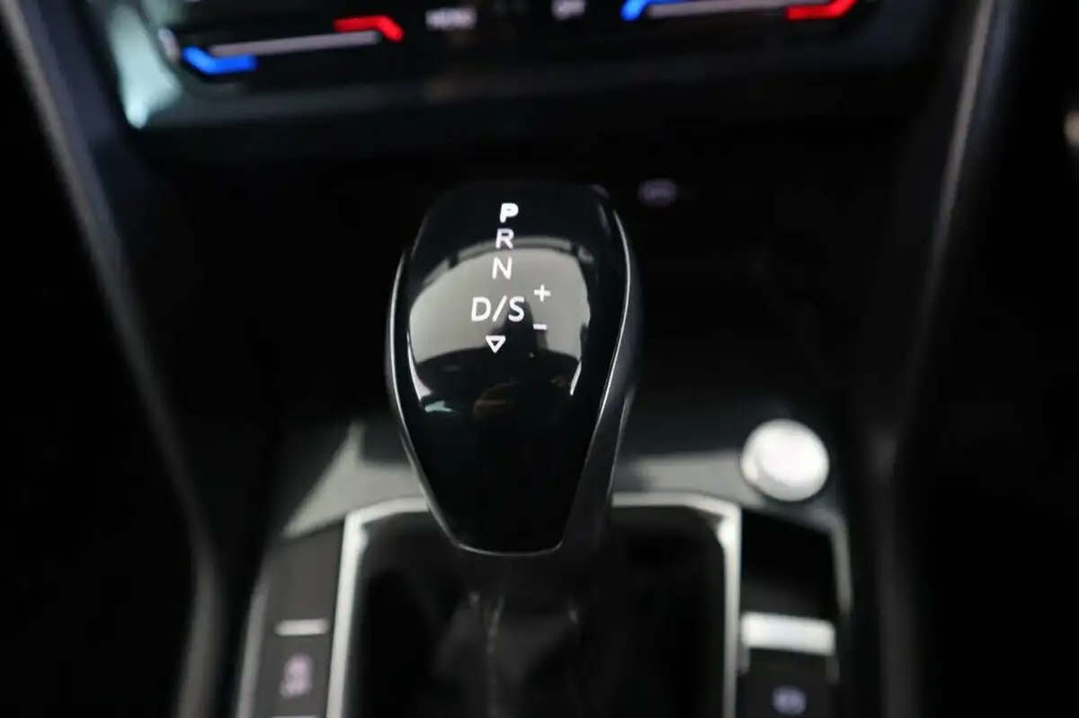 2021-volkswagen-tiguan-15-tsi-r-line-big-18
