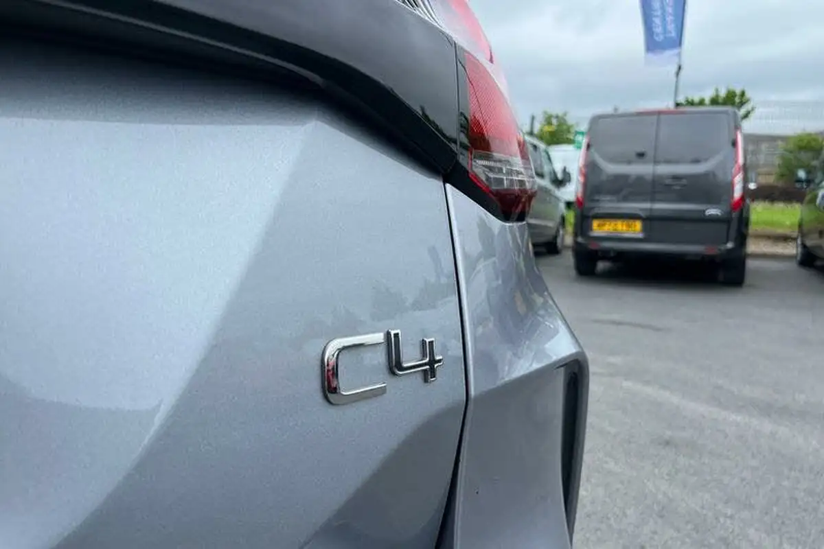 2022-citroen-c4-12-puretech-shine-130ps-big-37