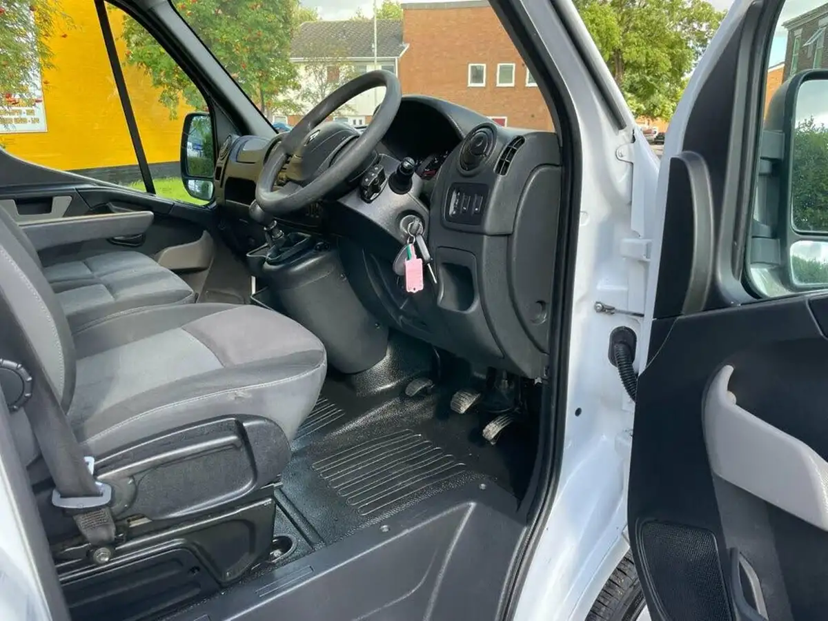 2018-renault-master-23dci-mm33-110-business-energy-big-5