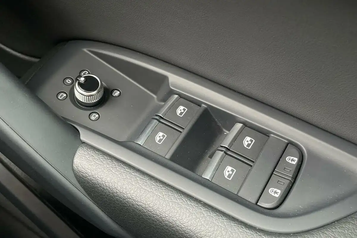 2024-audi-q5-20-50-tfsi-e-sport-station-wagon-big-11