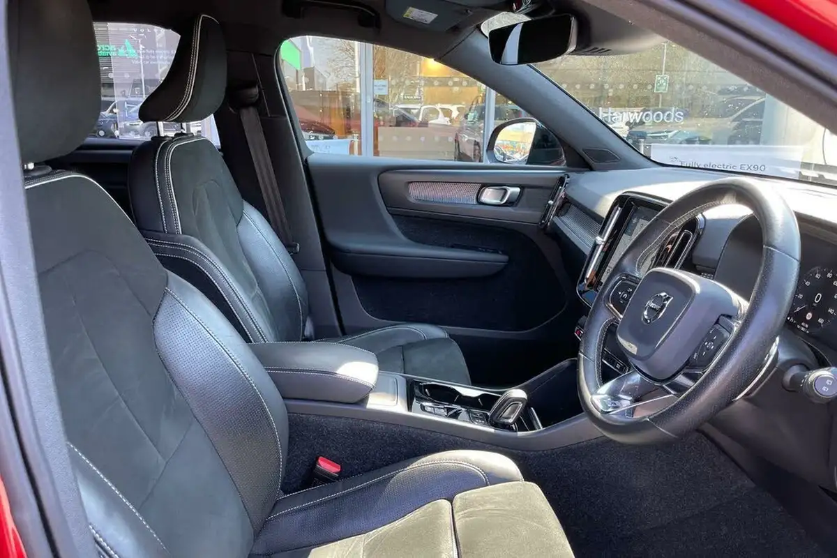 2020-volvo-xc40-20-t4-r-design-pro-big-24