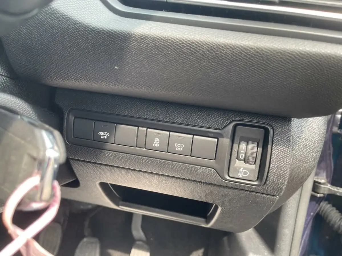 2015-peugeot-308-12-sportium-130bhp-big-19