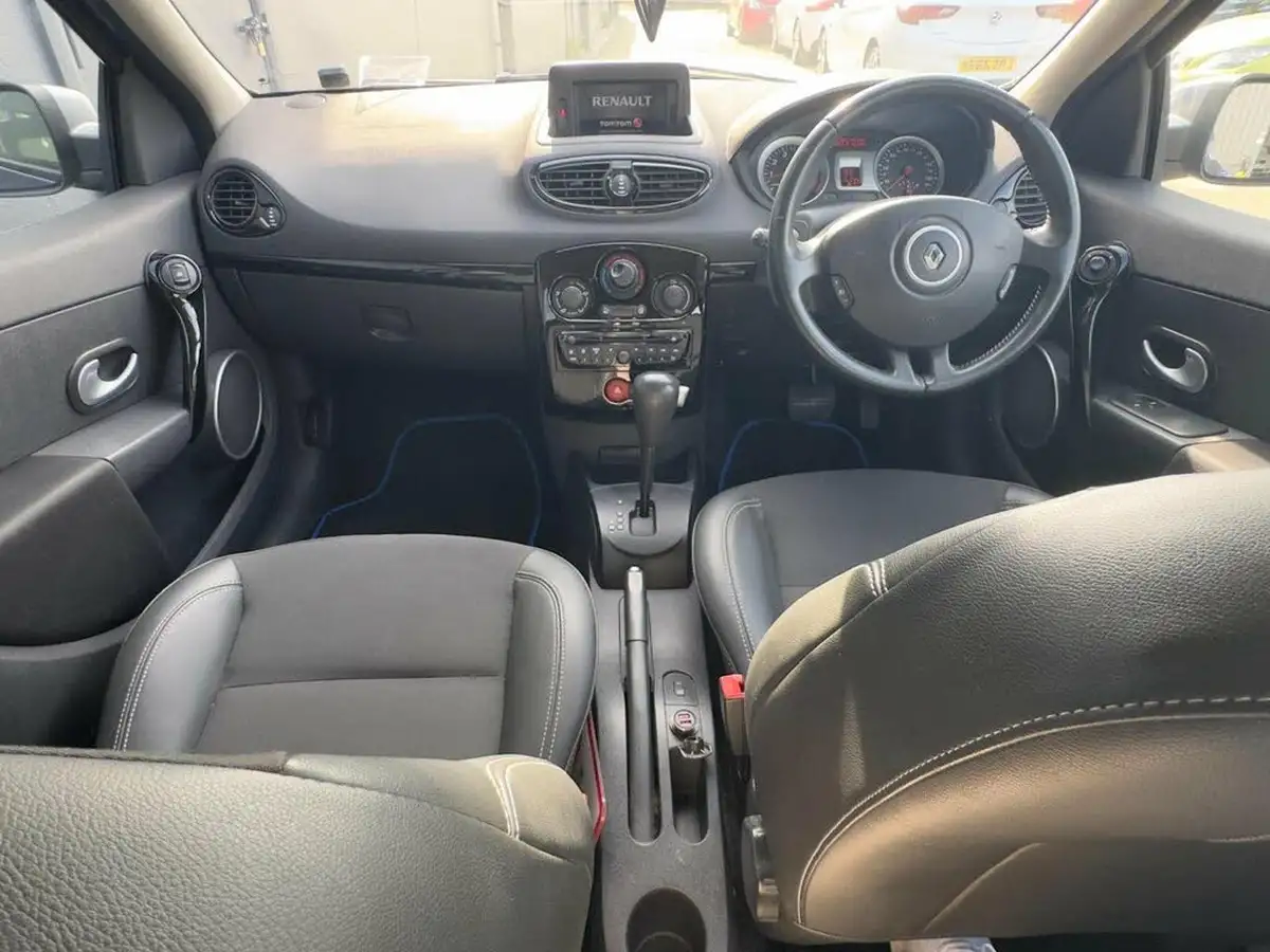 2011-renault-clio-16-dynamique-tom-tom-vvt-hatchback-5d-auto-big-27