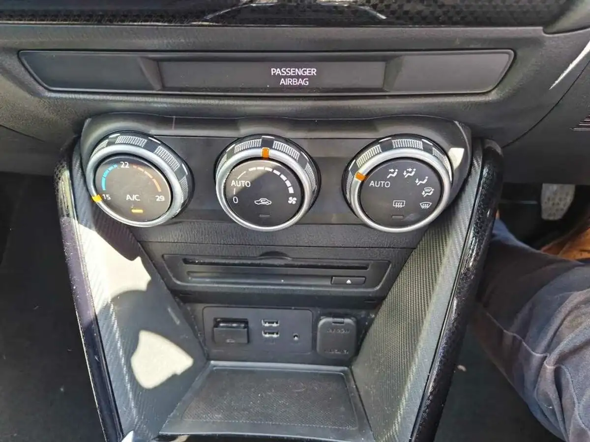 2019-mazda-mazda2-15-se-l-nav-big-11