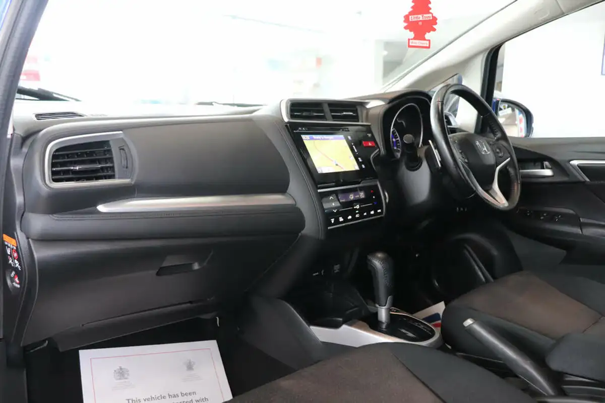 2017-honda-jazz-13-i-vtec-ex-navi-cvt-big-32