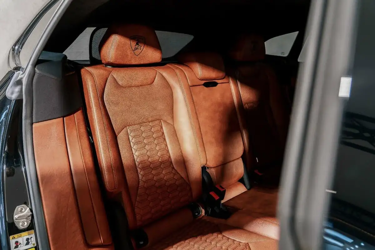 2019-lamborghini-urus-40-no-trim-big-18