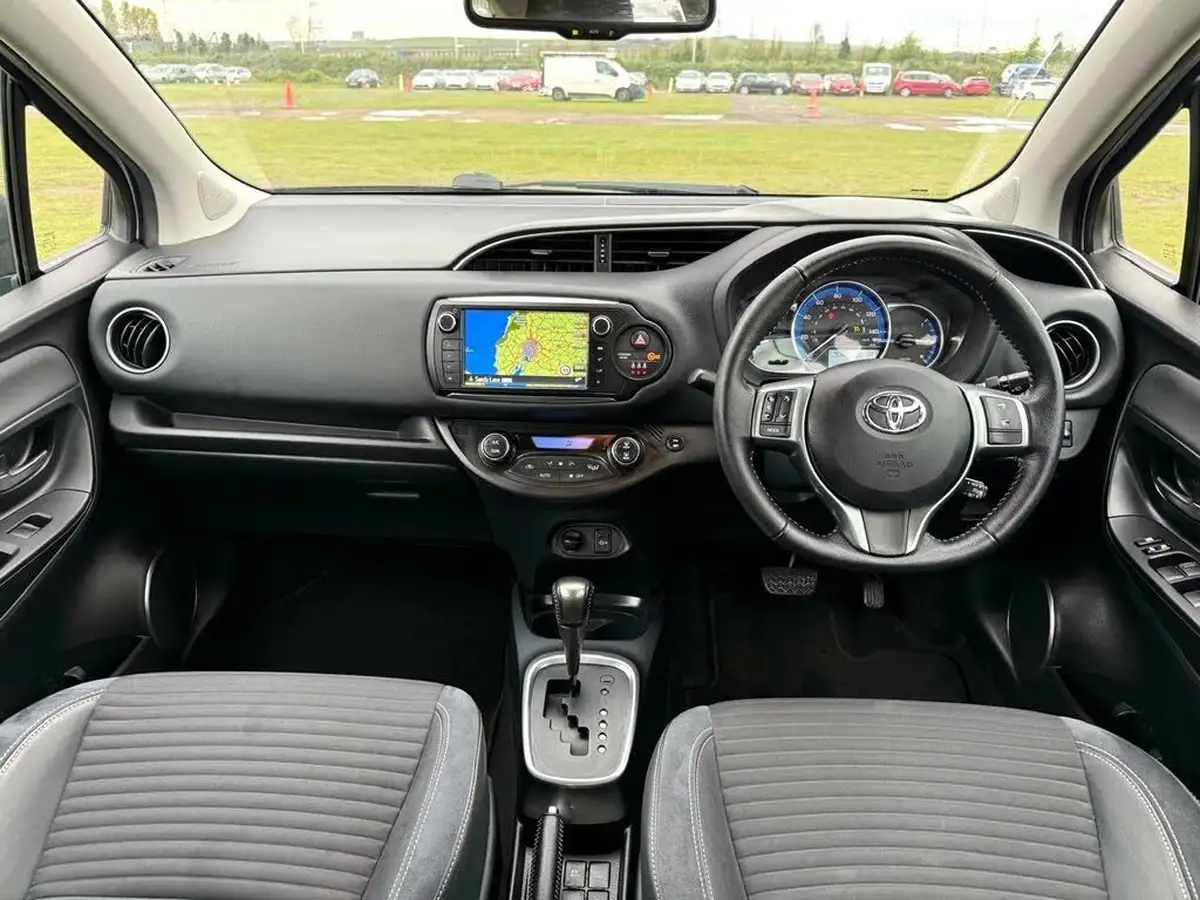 2015-toyota-yaris-15-vvt-i-excel-hybrid-15in-big-1