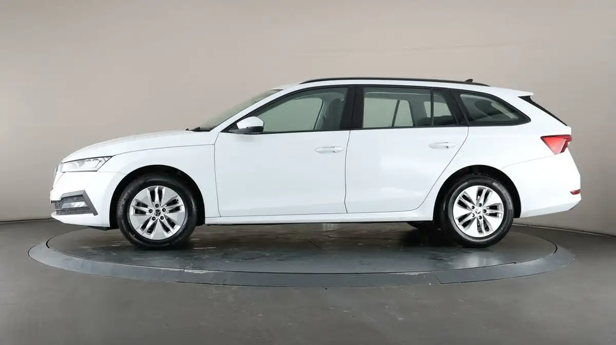 2023-skoda-octavia-20tdi-se-technology-116ps-estate-big-29