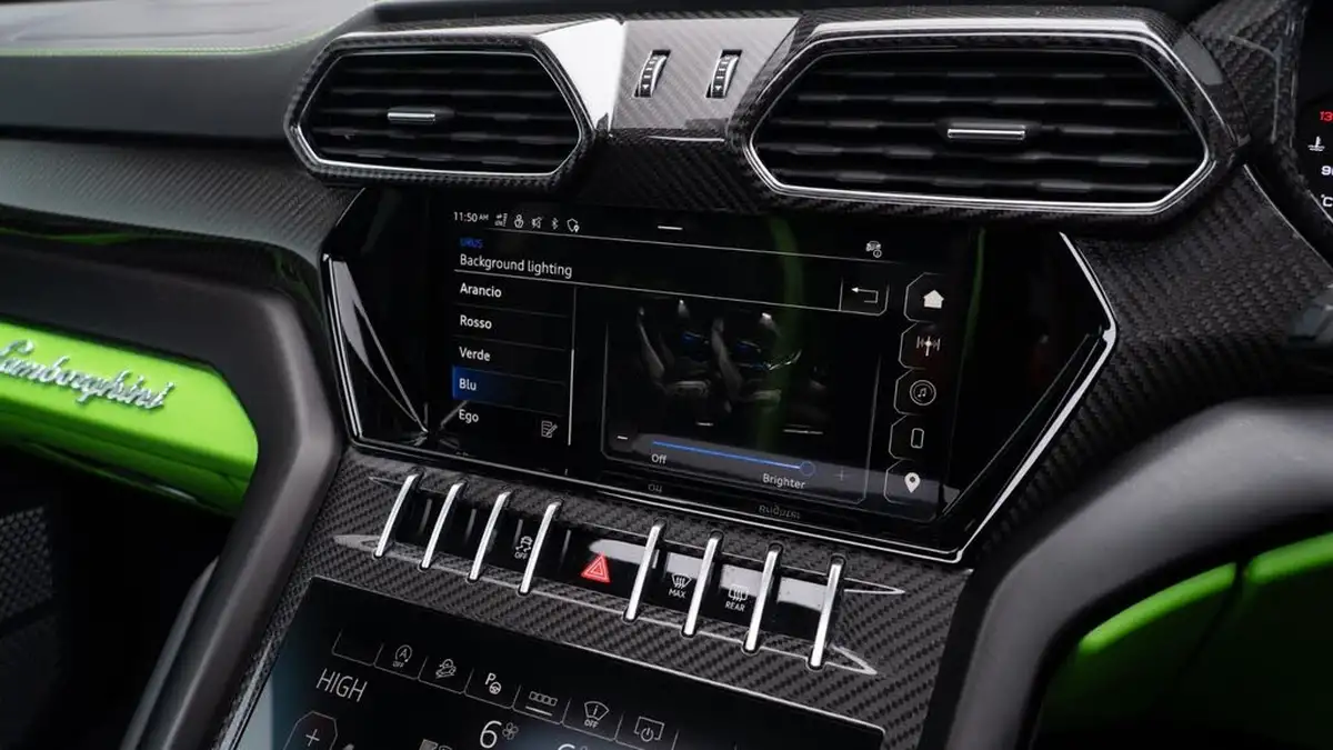2023-lamborghini-urus-40-no-trim-big-31
