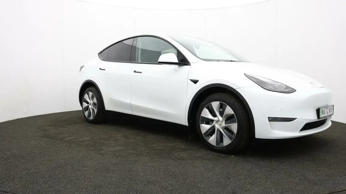 2022-tesla-model-y-e-long-range-big-40