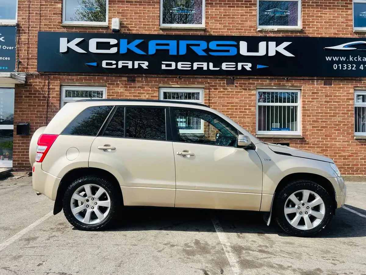2010-suzuki-grand-vitara-19td-sz5-big-38