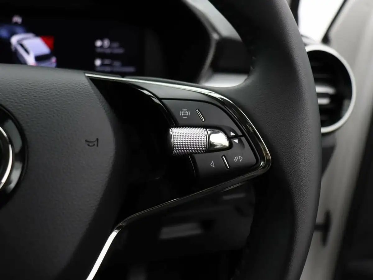 2023-skoda-fabia-10-mpi-colour-edition-big-16