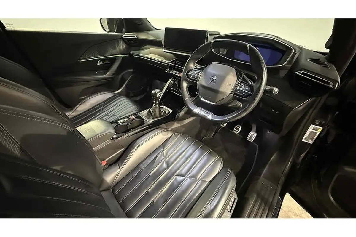2021-peugeot-2008-suv-15-bluehdi-gt-big-18