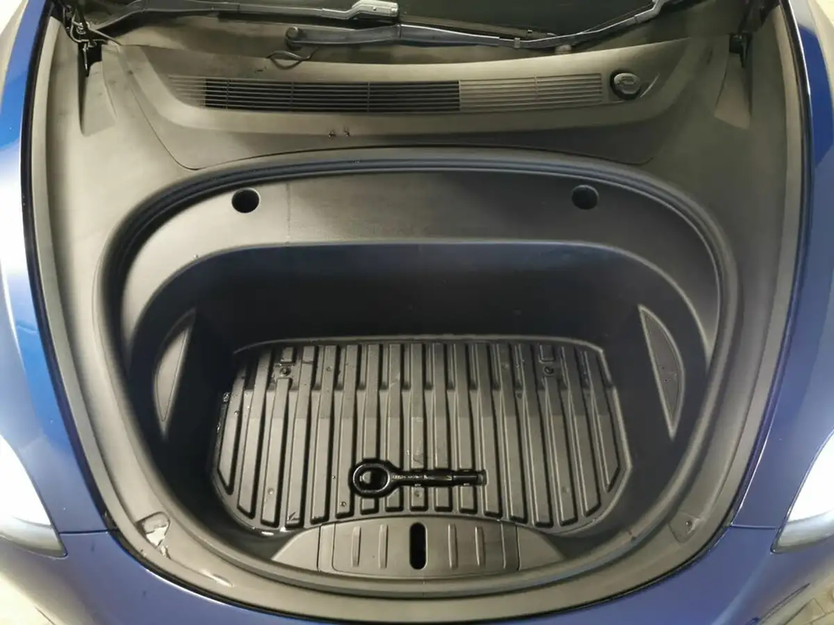 2020-tesla-model-3-e-performance-big-33