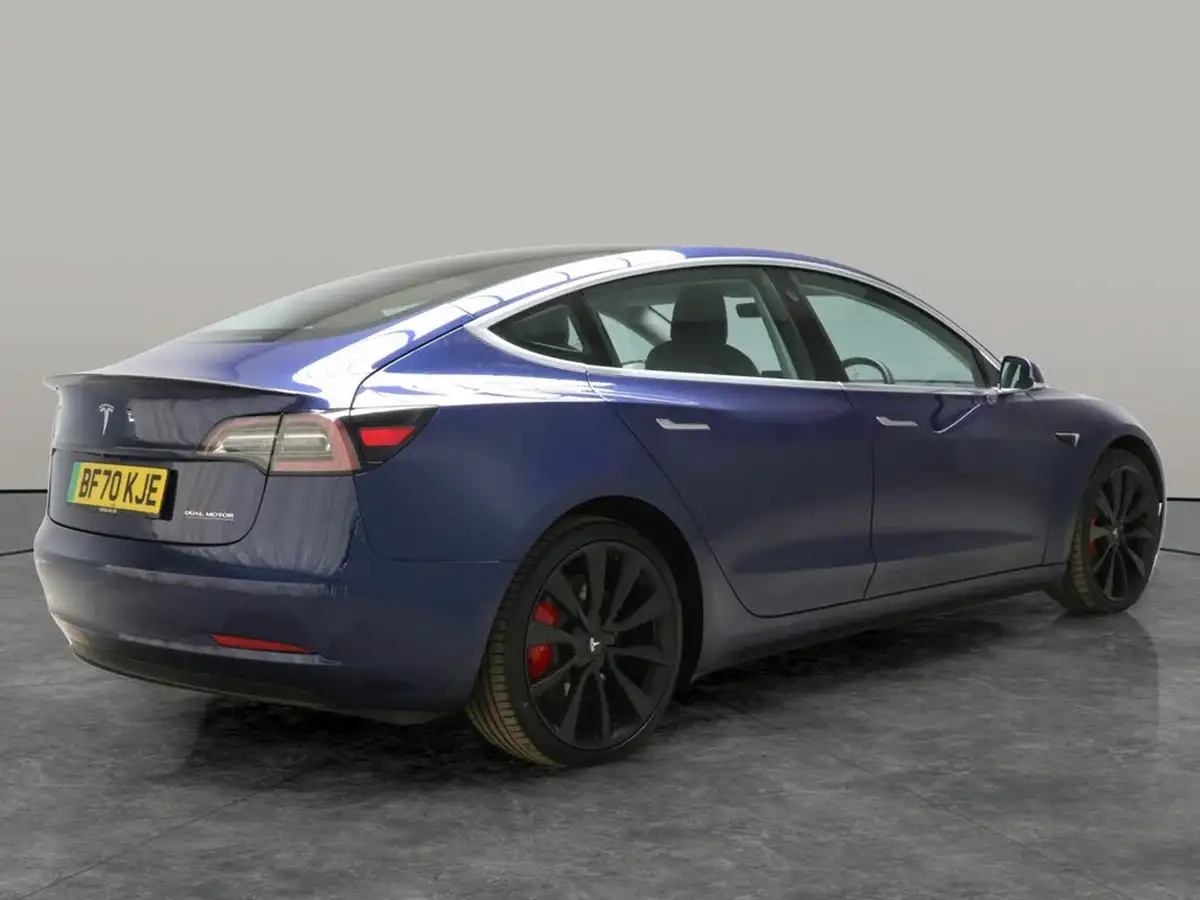 2020-tesla-model-3-e-performance-big-11