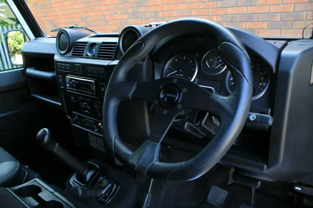 2015-land-rover-90-defender-22td-xs-station-wagon-3-drs-big-6