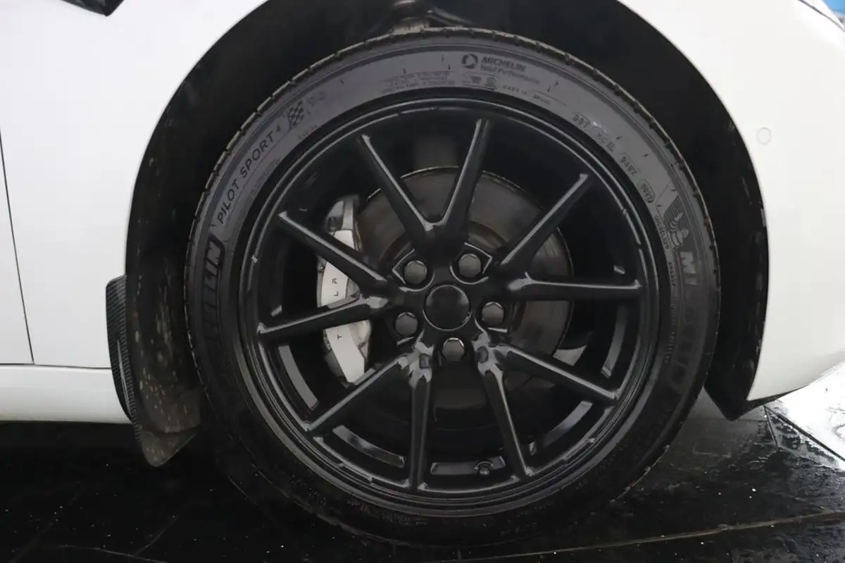 2019-tesla-model-3-e-4x4-performance-pack-big-38